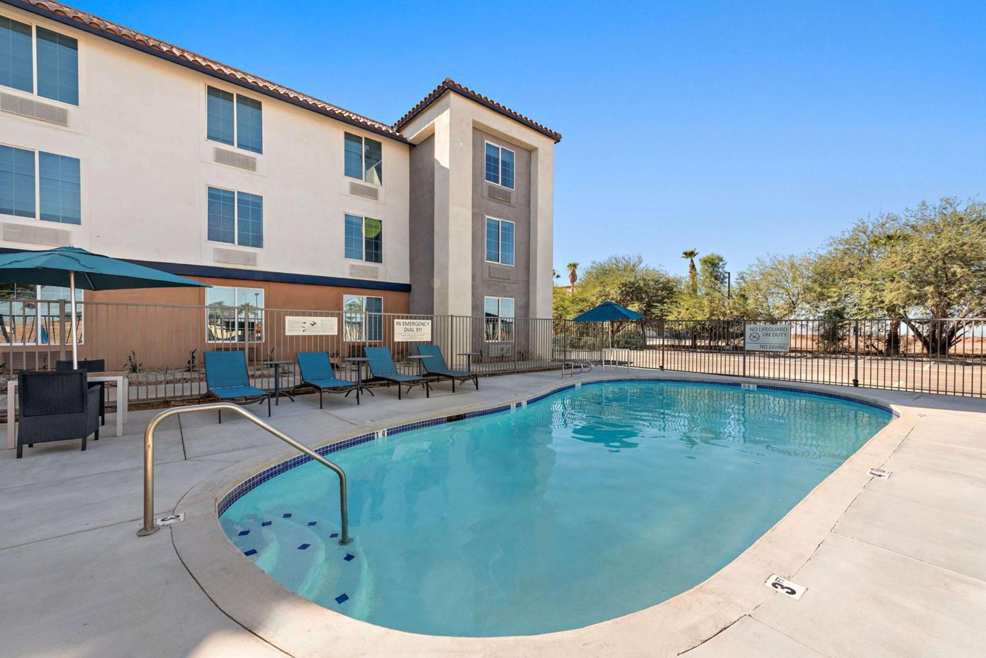 Hampton Inn By Hilton Calexico Esterno foto